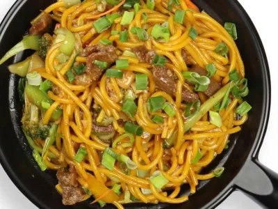 131. Lo Mein nuudlid loomalihaga