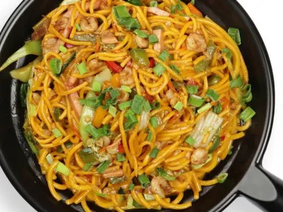132. Lo Mein nuudlid krevettidega