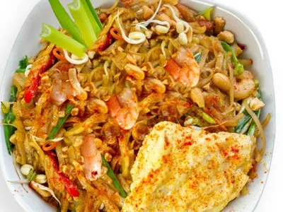 128. Pad Thai riisinuudlid kanalihaga