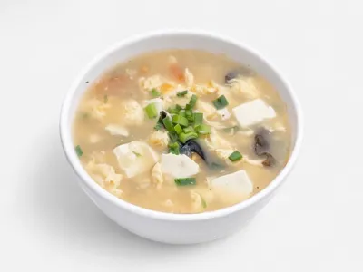 37. Tofu munasupp tomati- ja kanaga